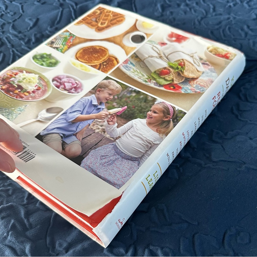 White and Red Cookbook Collection for Culinary Enthusiasts - Picture 5 of 8